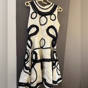 Elegant Black and White Sleeveless Dress